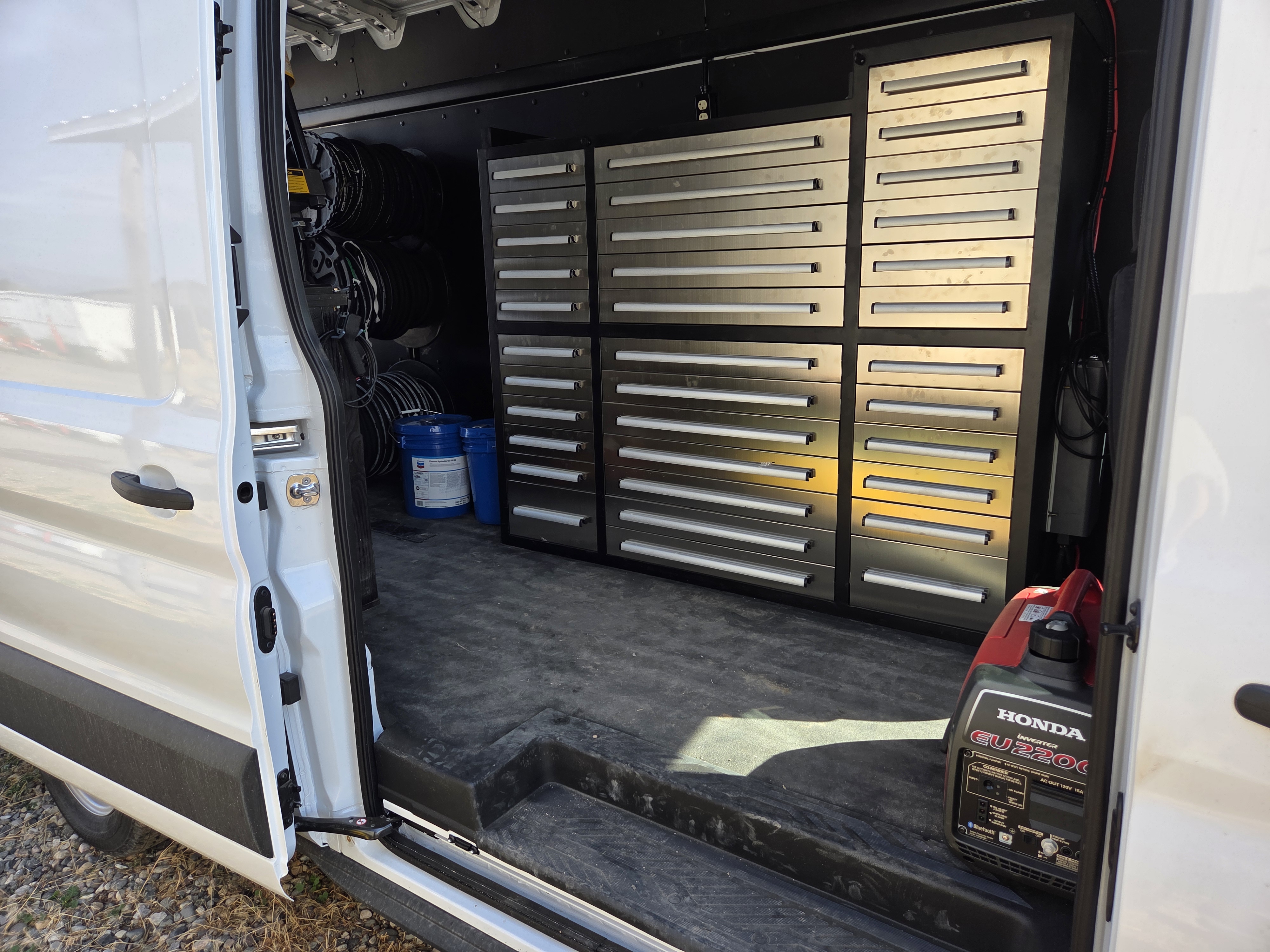 Organized hydraulic fitting storage drawers